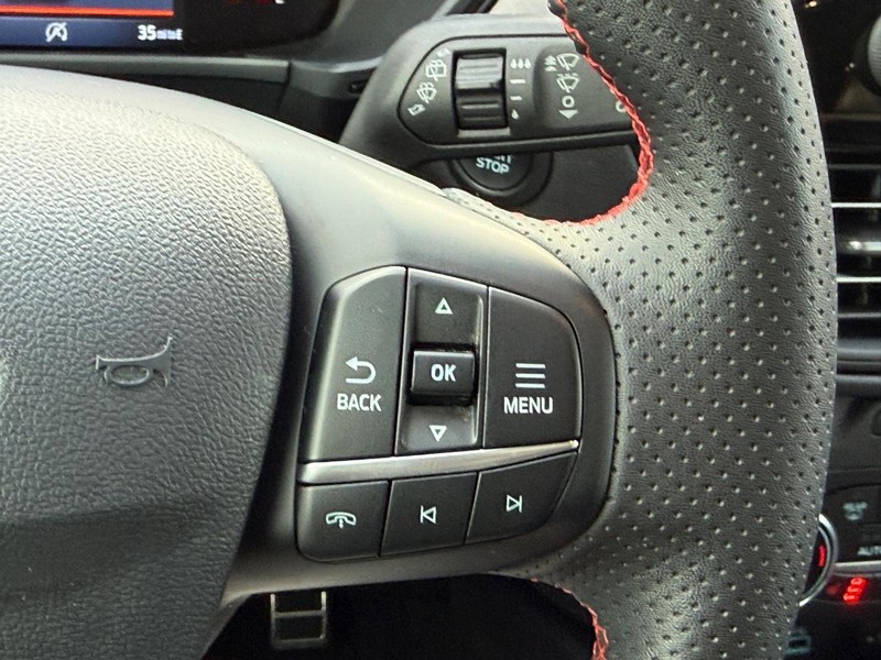 Ford Escape Vehicle Full-screen Gallery Image 19