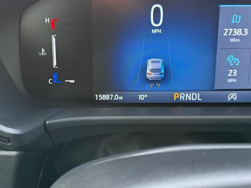 Ford Escape Vehicle Full-screen Gallery Image 20