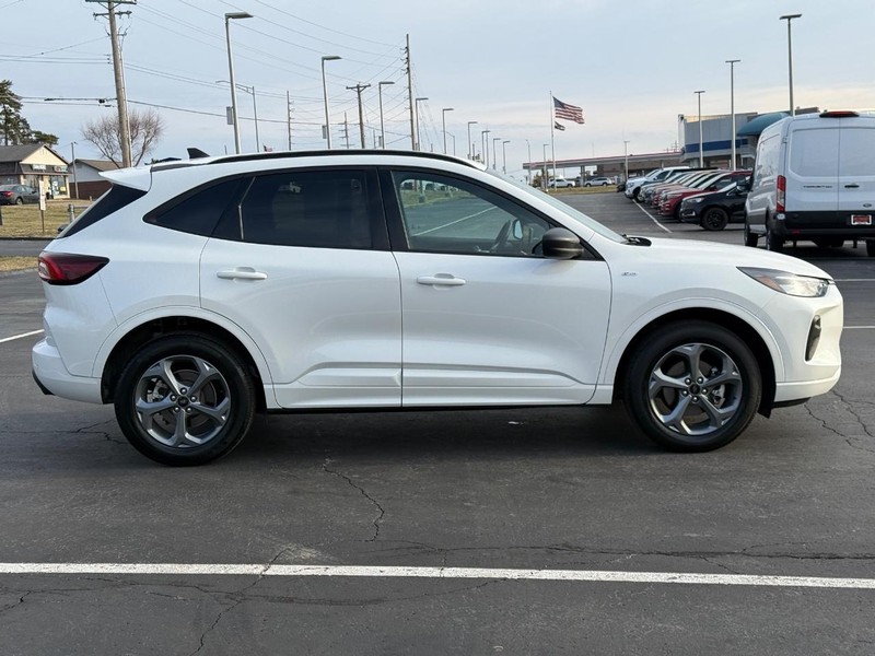 Ford Escape Vehicle Full-screen Gallery Image 02