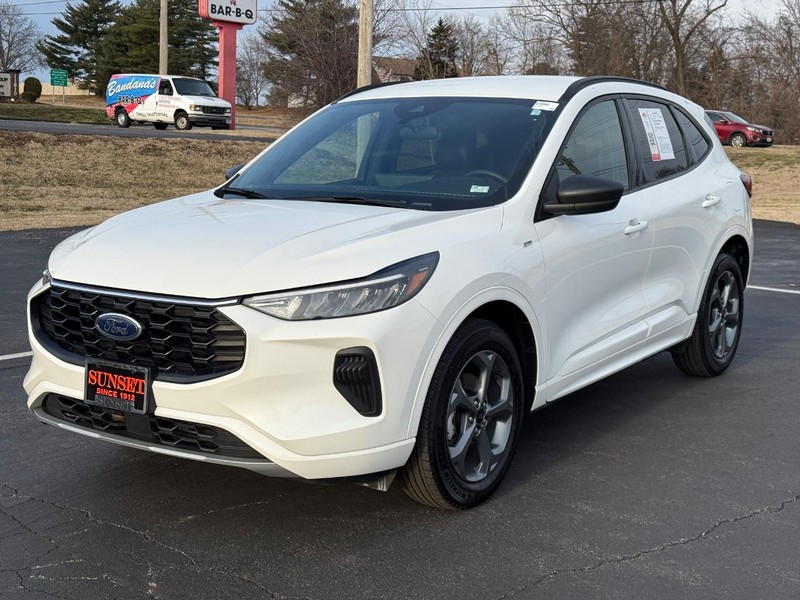 Ford Escape Vehicle Full-screen Gallery Image 09