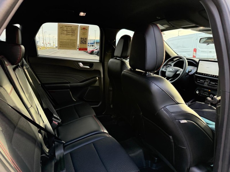 Ford Escape Vehicle Full-screen Gallery Image 11