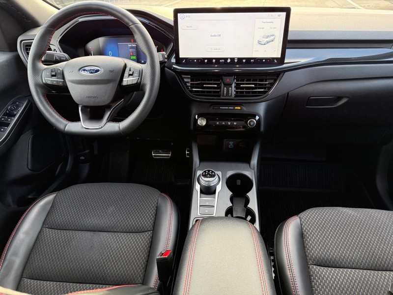 Ford Escape Vehicle Full-screen Gallery Image 12