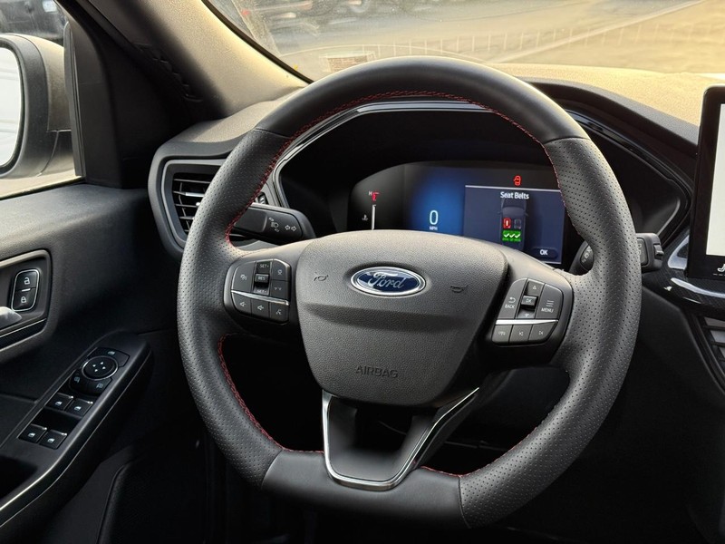 Ford Escape Vehicle Full-screen Gallery Image 13
