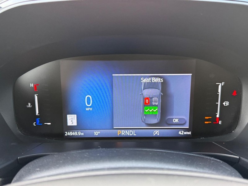 Ford Escape Vehicle Full-screen Gallery Image 19