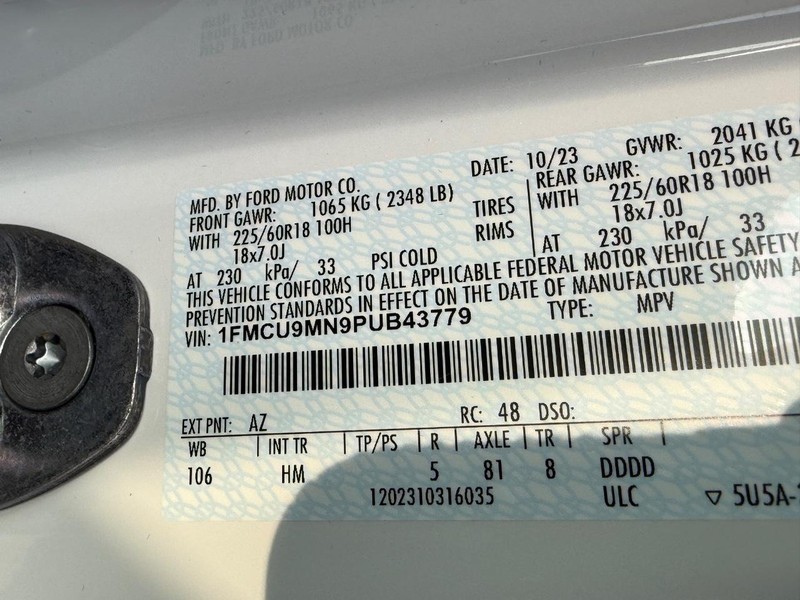 Ford Escape Vehicle Full-screen Gallery Image 22