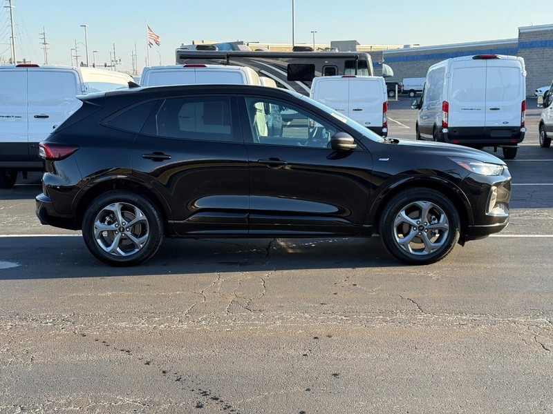 Ford Escape Vehicle Full-screen Gallery Image 02