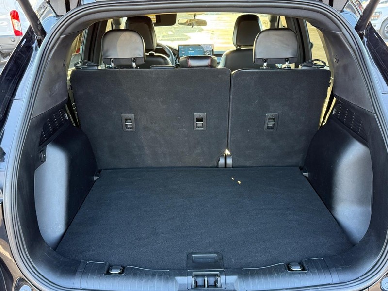 Ford Escape Vehicle Full-screen Gallery Image 04