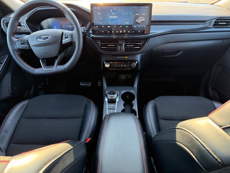 Ford Escape Vehicle Full-screen Gallery Image 11