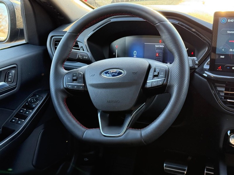 Ford Escape Vehicle Full-screen Gallery Image 12
