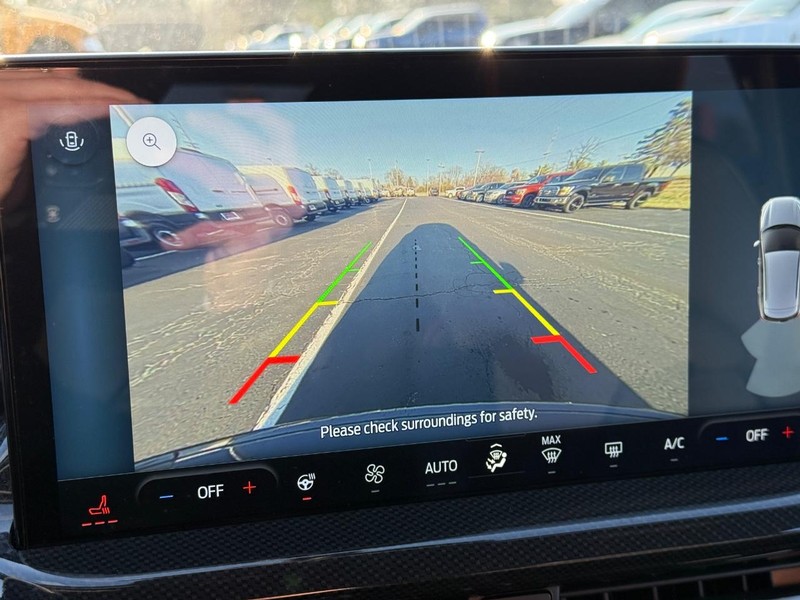 Ford Escape Vehicle Full-screen Gallery Image 21