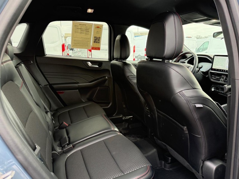 Ford Escape Vehicle Full-screen Gallery Image 11