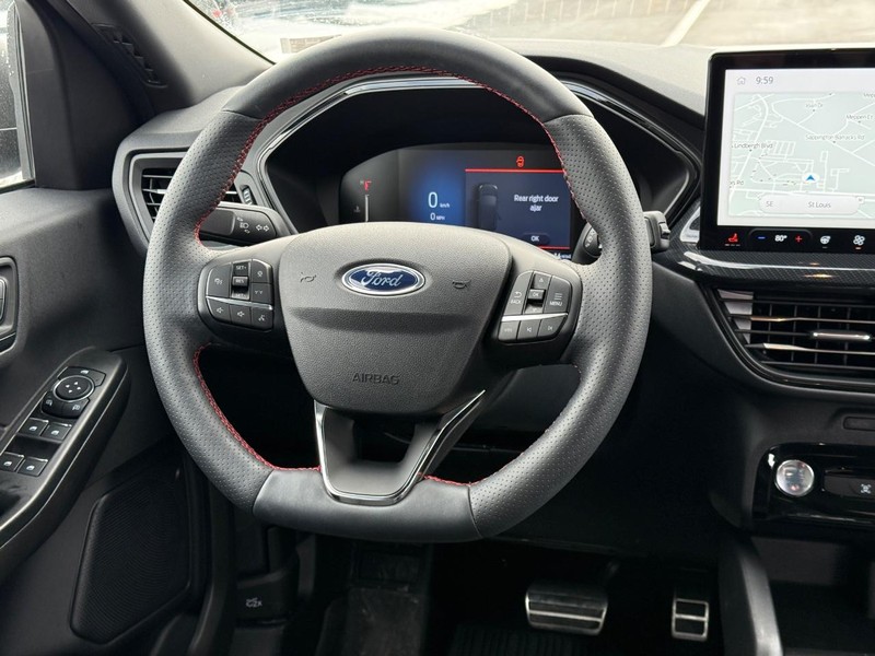Ford Escape Vehicle Full-screen Gallery Image 13