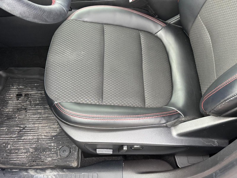 Ford Escape Vehicle Full-screen Gallery Image 16