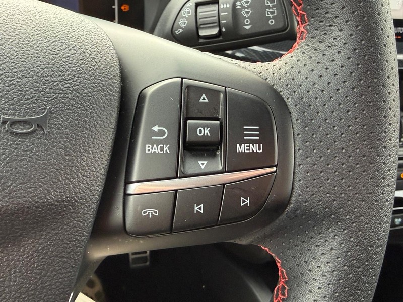 Ford Escape Vehicle Full-screen Gallery Image 18