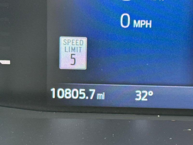 Ford Escape Vehicle Full-screen Gallery Image 20