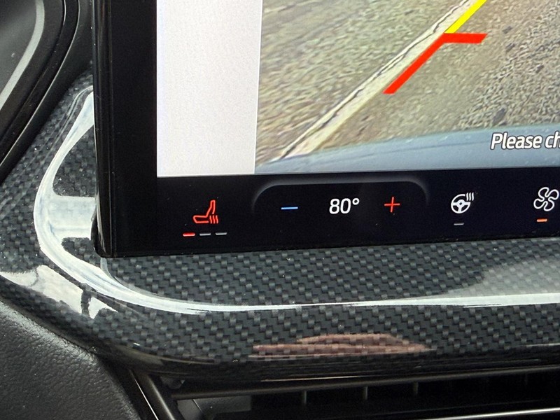 Ford Escape Vehicle Full-screen Gallery Image 22