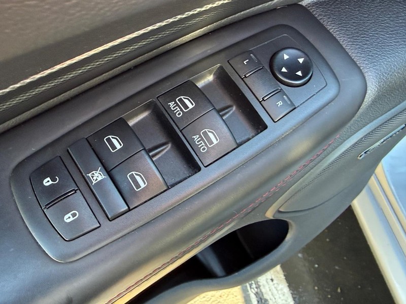 Dodge Durango Vehicle Full-screen Gallery Image 15