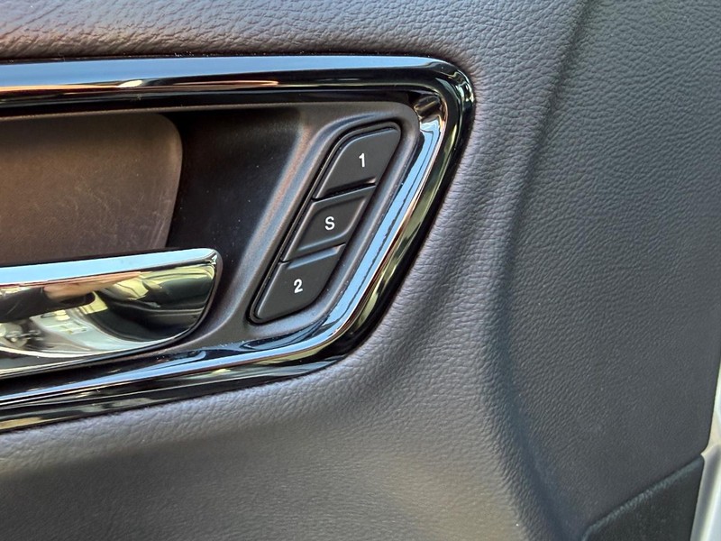 Dodge Durango Vehicle Full-screen Gallery Image 16