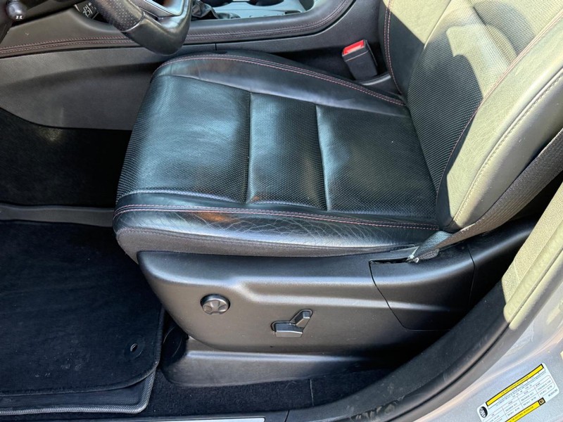 Dodge Durango Vehicle Full-screen Gallery Image 17