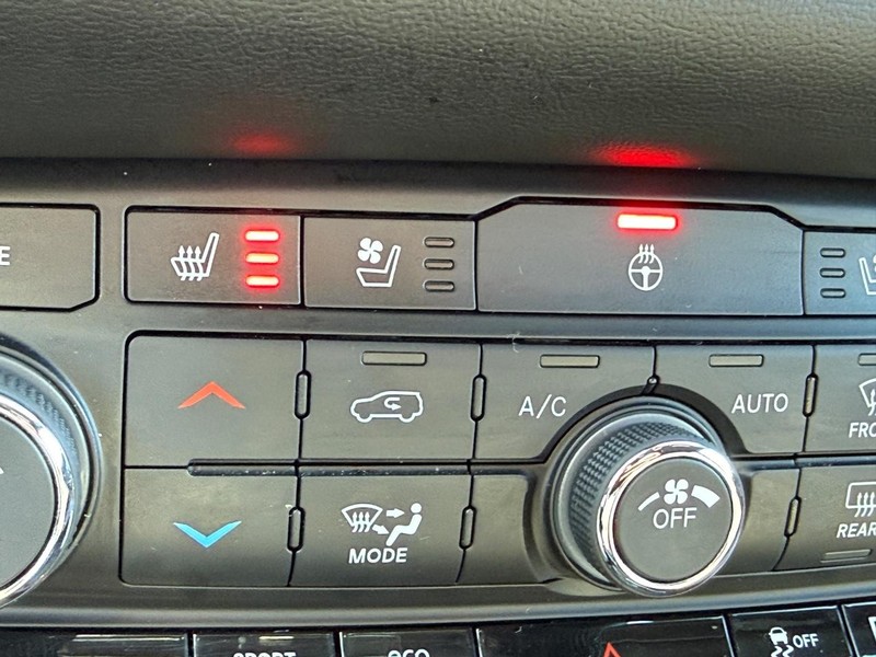 Dodge Durango Vehicle Full-screen Gallery Image 23