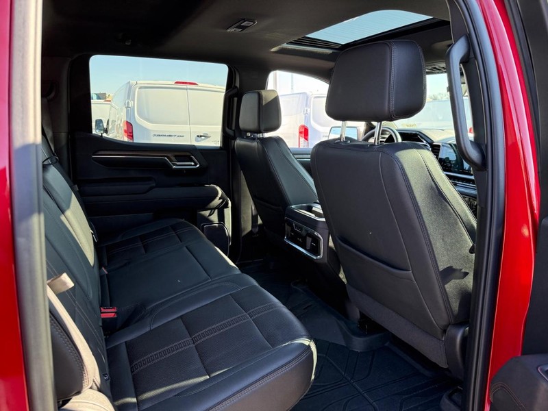 Chevrolet Silverado 1500 Vehicle Full-screen Gallery Image 12