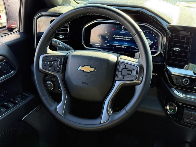 Chevrolet Silverado 1500 Vehicle Full-screen Gallery Image 14