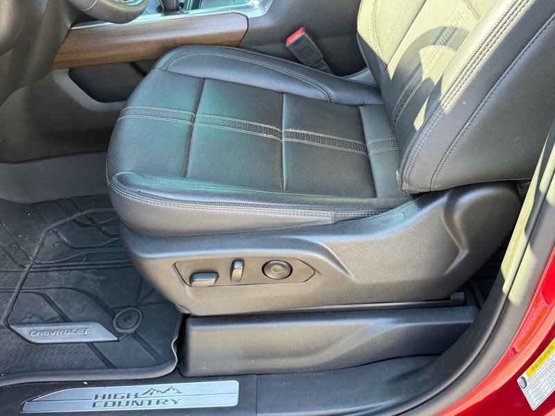 Chevrolet Silverado 1500 Vehicle Full-screen Gallery Image 18