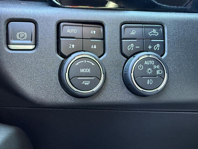 Chevrolet Silverado 1500 Vehicle Full-screen Gallery Image 19