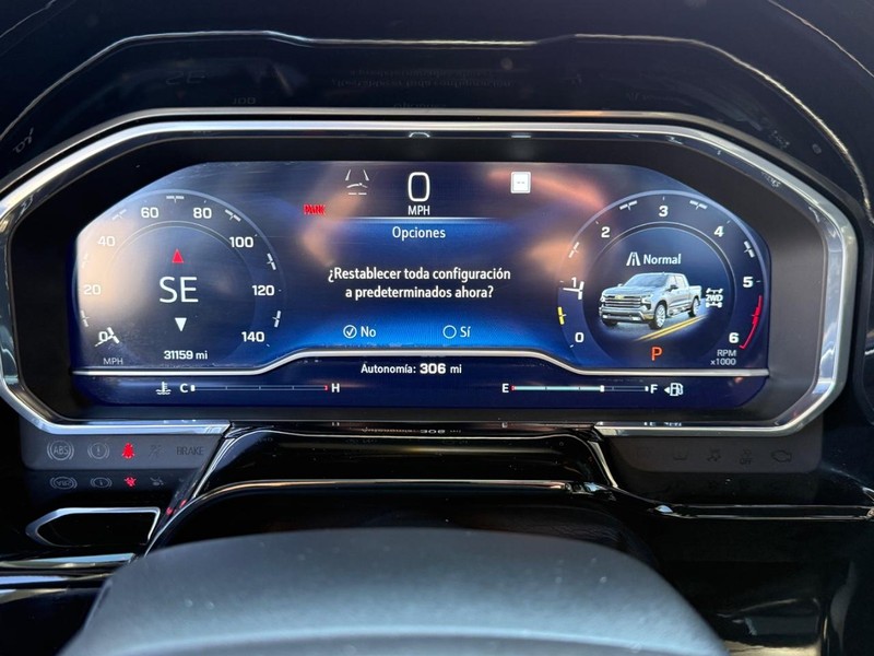 Chevrolet Silverado 1500 Vehicle Full-screen Gallery Image 22