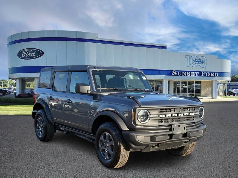 Ford Bronco Vehicle Full-screen Gallery Image 01