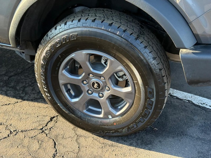 Ford Bronco Vehicle Full-screen Gallery Image 07