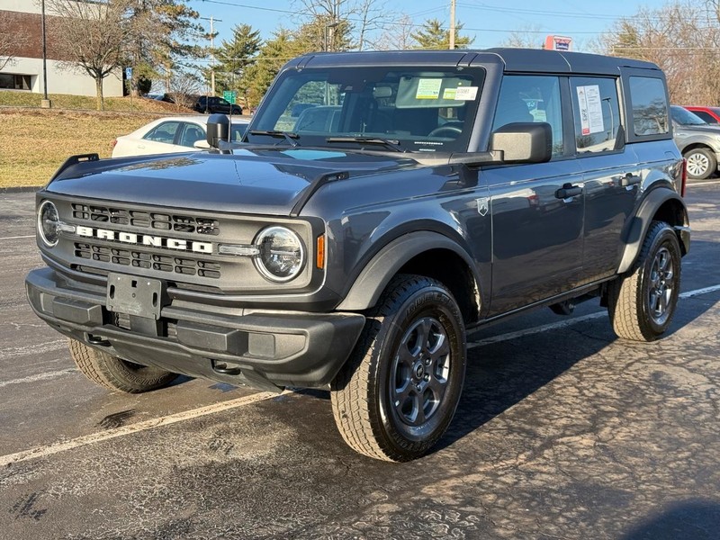 Ford Bronco Vehicle Full-screen Gallery Image 08