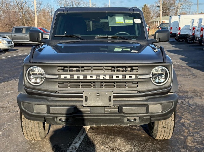 Ford Bronco Vehicle Full-screen Gallery Image 09