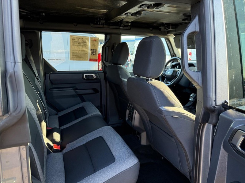 Ford Bronco Vehicle Full-screen Gallery Image 10