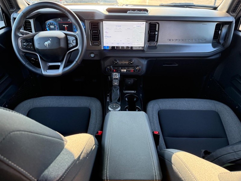 Ford Bronco Vehicle Full-screen Gallery Image 11