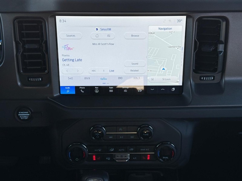 Ford Bronco Vehicle Full-screen Gallery Image 13