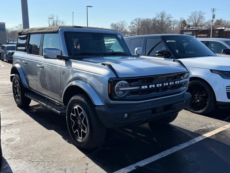 Ford Bronco Vehicle Full-screen Gallery Image 01