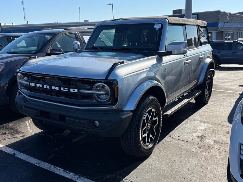 Ford Bronco Vehicle Full-screen Gallery Image 02