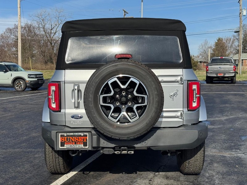 Ford Bronco Vehicle Full-screen Gallery Image 05