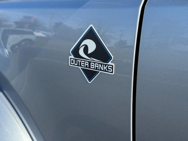 Ford Bronco Vehicle Full-screen Gallery Image 08