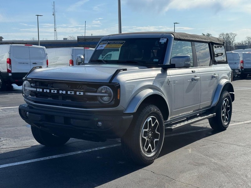 Ford Bronco Vehicle Full-screen Gallery Image 09