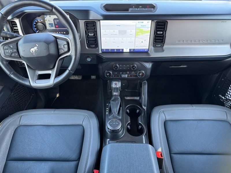 Ford Bronco Vehicle Full-screen Gallery Image 12