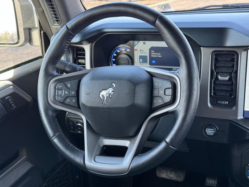 Ford Bronco Vehicle Full-screen Gallery Image 13