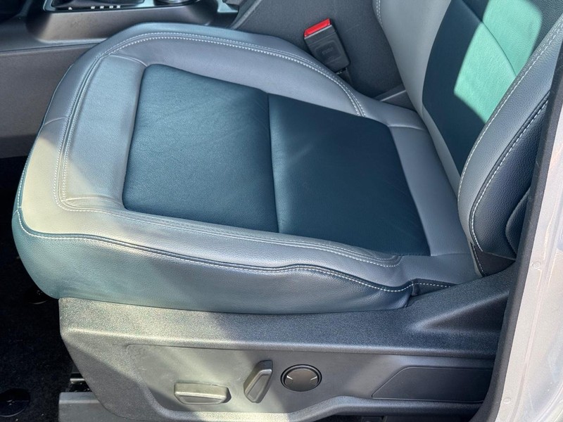 Ford Bronco Vehicle Full-screen Gallery Image 15