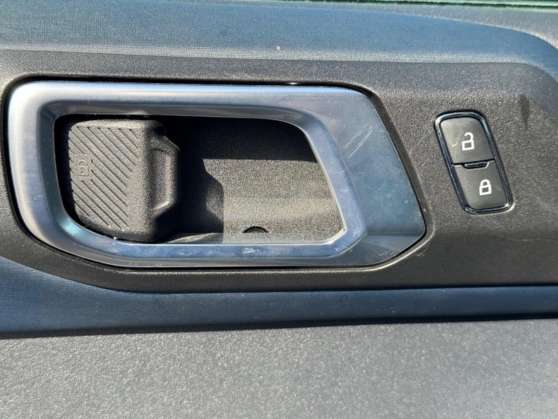 Ford Bronco Vehicle Full-screen Gallery Image 16