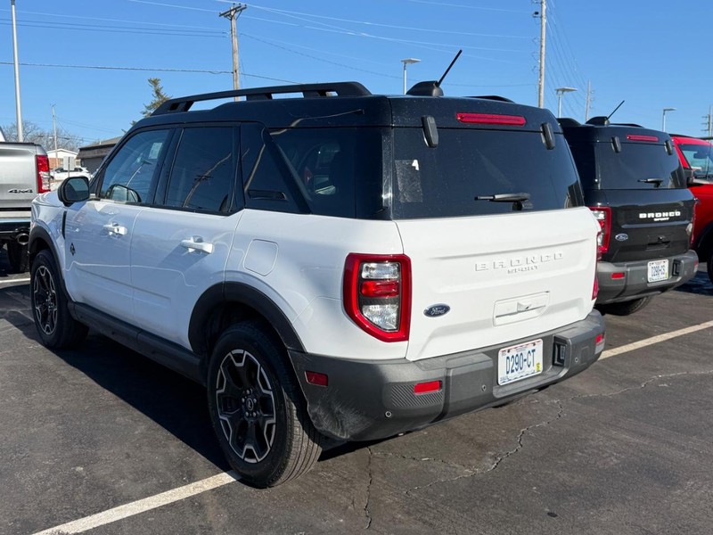 Ford Bronco Sport Vehicle Full-screen Gallery Image 03