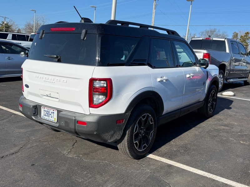Ford Bronco Sport Vehicle Full-screen Gallery Image 04