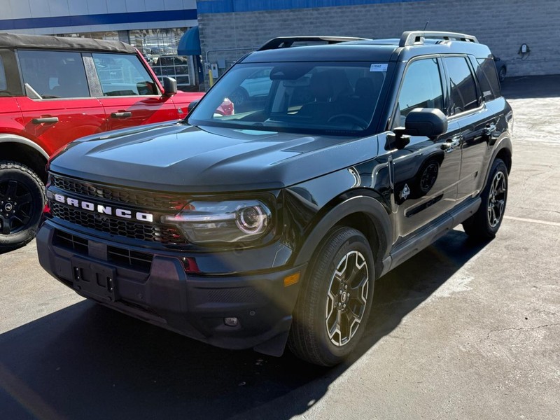 Ford Bronco Sport Vehicle Full-screen Gallery Image 02