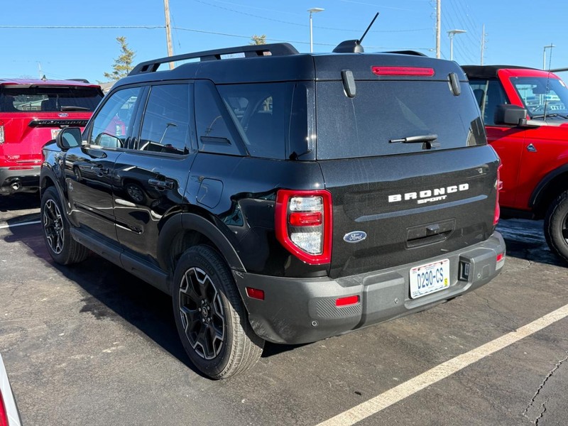 Ford Bronco Sport Vehicle Full-screen Gallery Image 03
