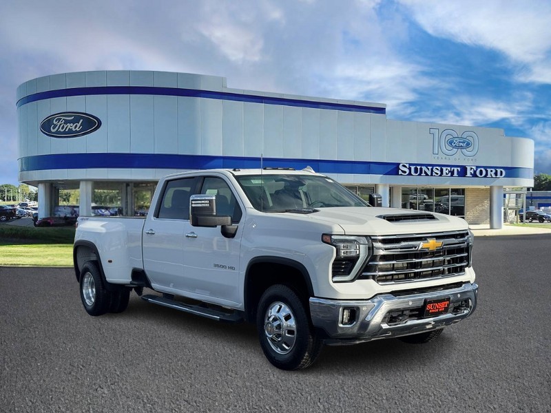 Chevrolet Silverado 3500HD Vehicle Full-screen Gallery Image 01